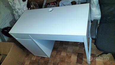 Scrivania "MICKE" bianca Ikea usata