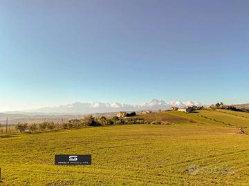 Terreno di 267100 m² a Campli
