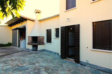 Elegante casa accostata con giardino privato Quar