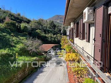 Villa di 226 m² con più di 5 locali e box auto dop