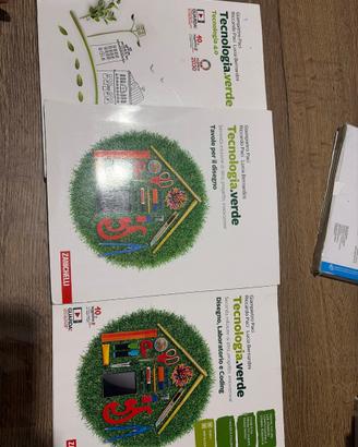 Libro scolastico tecnologia.verde