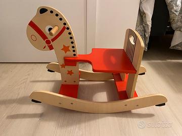 Cavallo a dondolo in legno