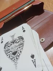  borsetta in pelle con carte gioco e domino