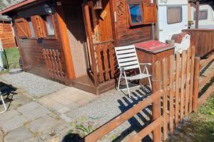 Bungalow con roulotte