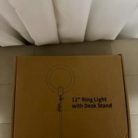 Luce ad anello con supporto da tavolo