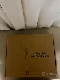 Luce ad anello con supporto da tavolo