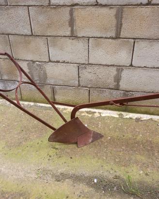 Aratro antico + ruota