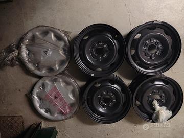 4 CERCHI IN FERRO 13" CON COPRICERCHI NUOVI