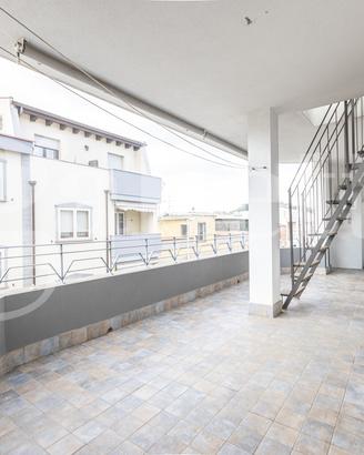 Attico 70 Mq 2 Terrazze Posto Auto+Moto Cantina