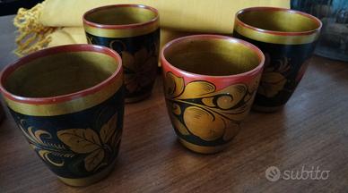 Oggetti in legno di artigianato russo