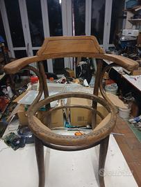 Poltroncina originale Tonnet da restaurare. Priva 