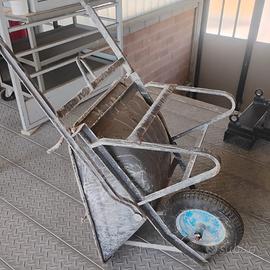 Due carriole ribaltabili tipo pesante