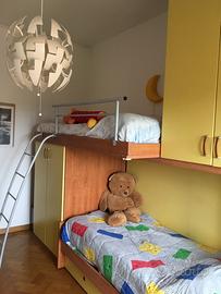 Letto a castello  3 letti con armadi e materassi