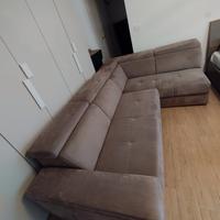 Divano in Alcantara.