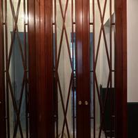 Armadio in legno pregiato con mensole - elegante