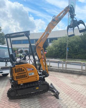 Miniescavatore Kato HD 17 VXE Pinza Legna Rotore