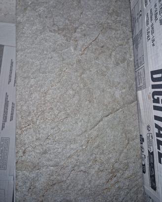 Piastrelle in gress porcellanato grigio 