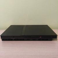 PlayStation 2 slim nera con cavi