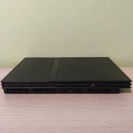 PlayStation 2 slim nera con cavi