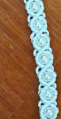 Braccialetto con perline bianche