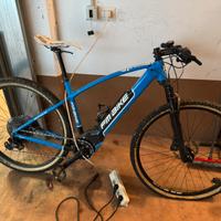 Bicicletta fm bike pedalata assistita