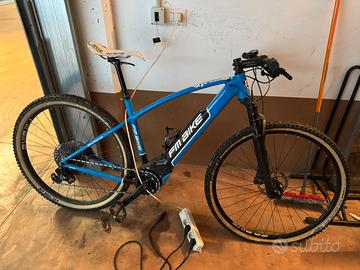 Bicicletta fm bike pedalata assistita