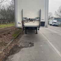 Semirimorchio furgonato 2 assi