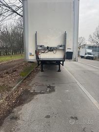 Semirimorchio furgonato 2 assi