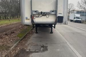 Semirimorchio furgonato 2 assi
