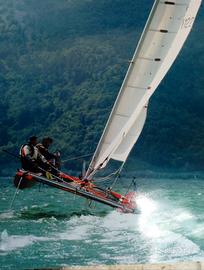 catamarano tornado