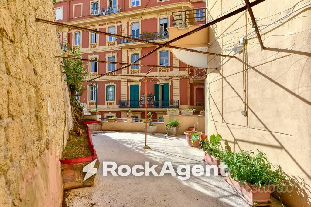Appartamento di 197 m² con 4 locali a Napoli - Vista 2