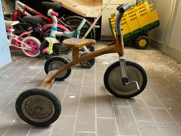 Triciclo vintage in metallo
