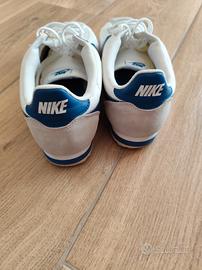 scarpe Nike bianche e blu 