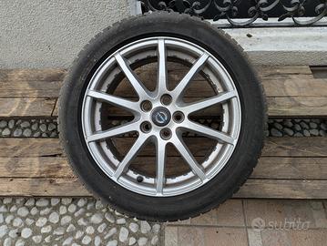 Cerchi in lega 215 50 R17 con gomme invernali