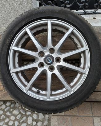 Cerchi in lega 215 50 R17 con gomme invernali