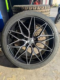 Cerchi in lega con pneumatici