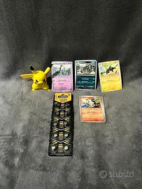 Lotto carte originali + personaggio con batterie