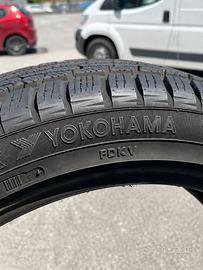 GOMME YOKOHAMA BLUEARTHWINTER V905 - 295/35 R21