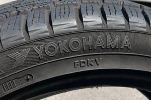 GOMME YOKOHAMA BLUEARTHWINTER V905 - 295/35 R21