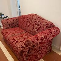 Divano damascato rosso