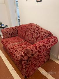 Divano damascato rosso