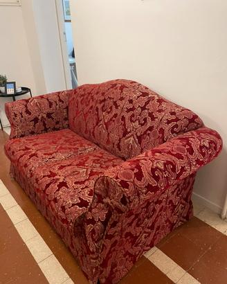 Divano damascato rosso