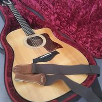 chitarra acustica Taylor 