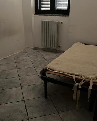 Stanza libera da subito in ampio appartamento