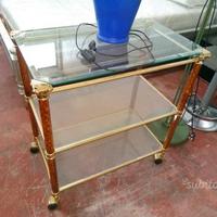 Tavolinetto con ruote e vetroin Outlet