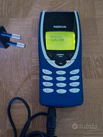 telefonino nokia 8210 con carica batteria