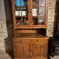 Credenza rustica con vetrina stile country