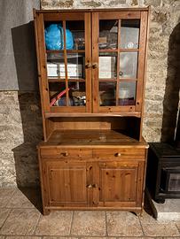 Credenza rustica con vetrina stile country