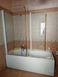 vasca da bagno in resina con box doccia