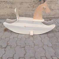 cavallo a dondolo in legno 